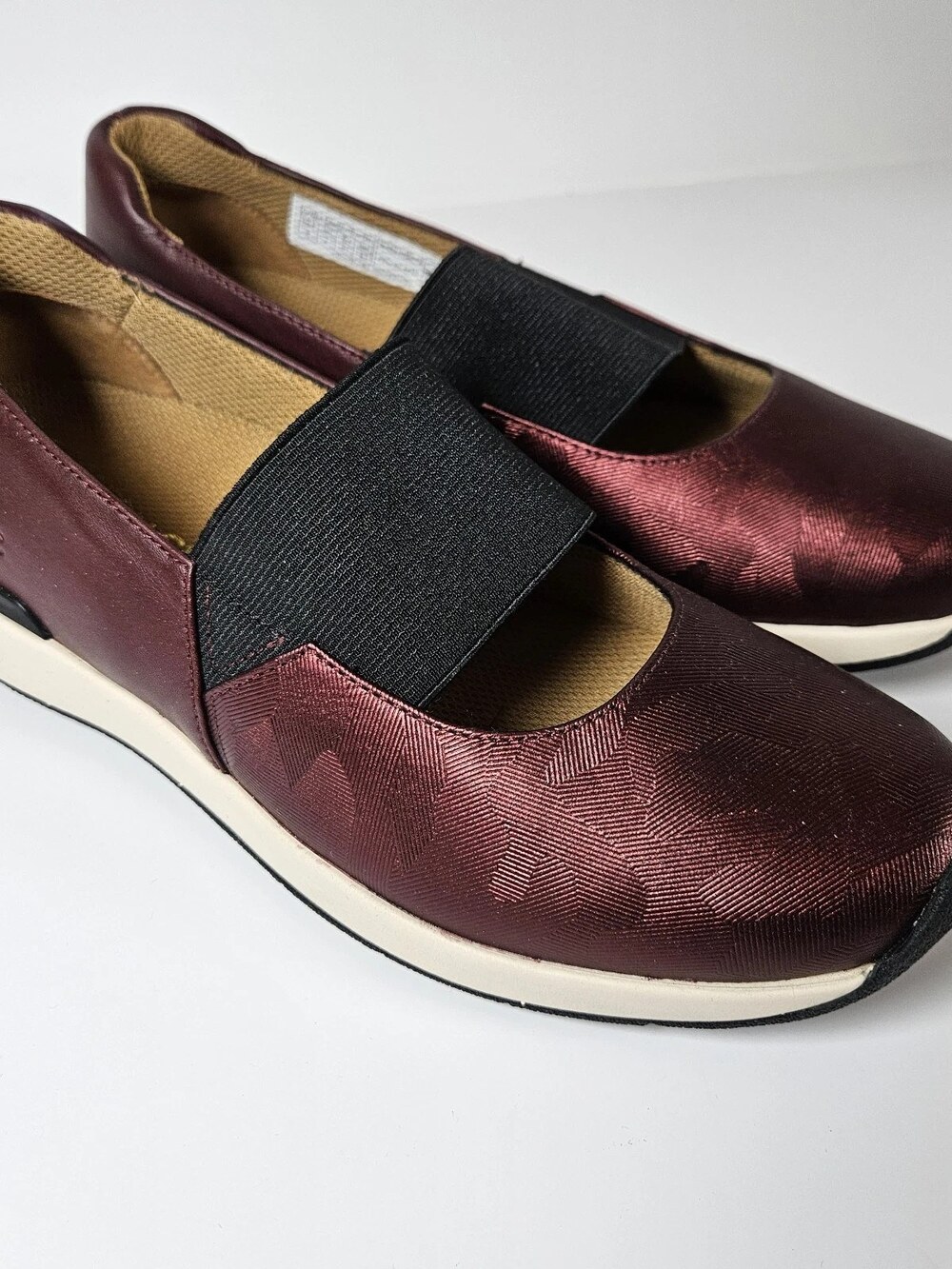 Vionic Cadee Camo Slip-On Sneaker Burgundy Metallic Women's Size 6